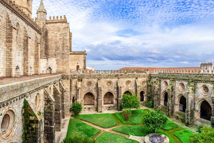 Lisbona - La città-museo di Evora