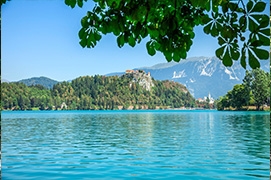 Lago Maggiore Sostenibile: Guida a un Turismo Lento tra Isole, Borghi e Natura